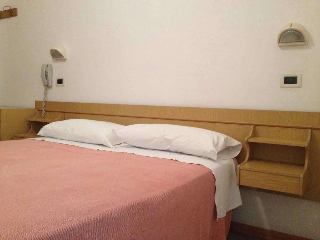 Hotel Luana ริมินี ภายนอก รูปภาพ